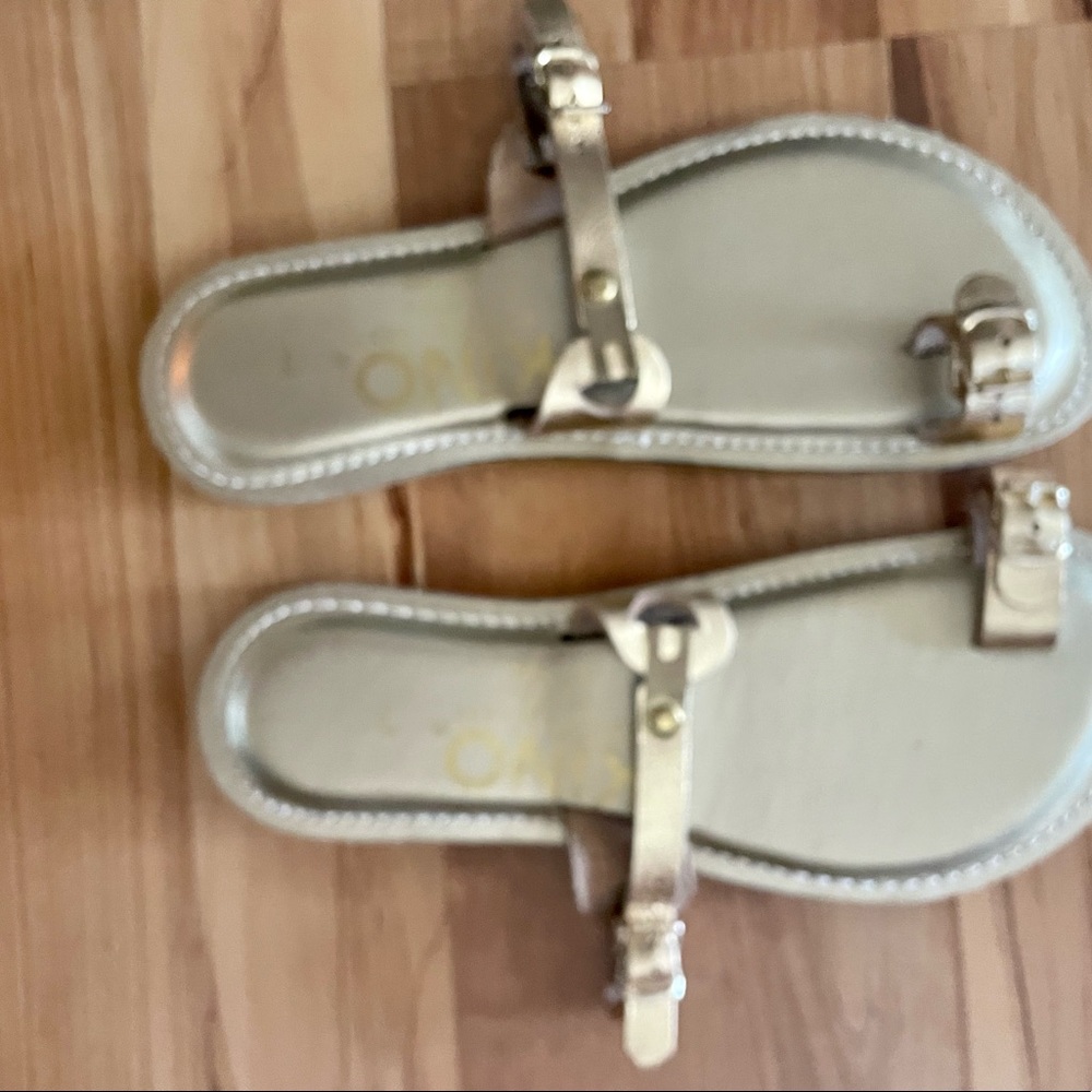 Women’s gold sandals